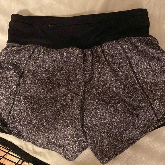 Size 4 Hot Hot Shorts with biker shorts - Picture 8 of 10